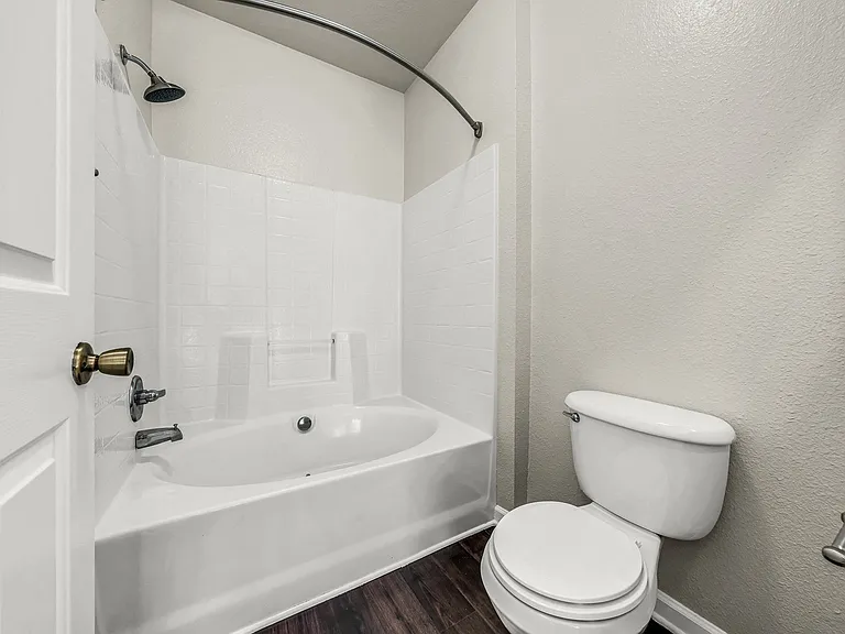 Enclave Apartments — Photo 16