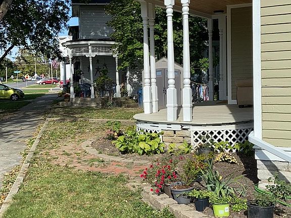4th image of 518 Huron Ave