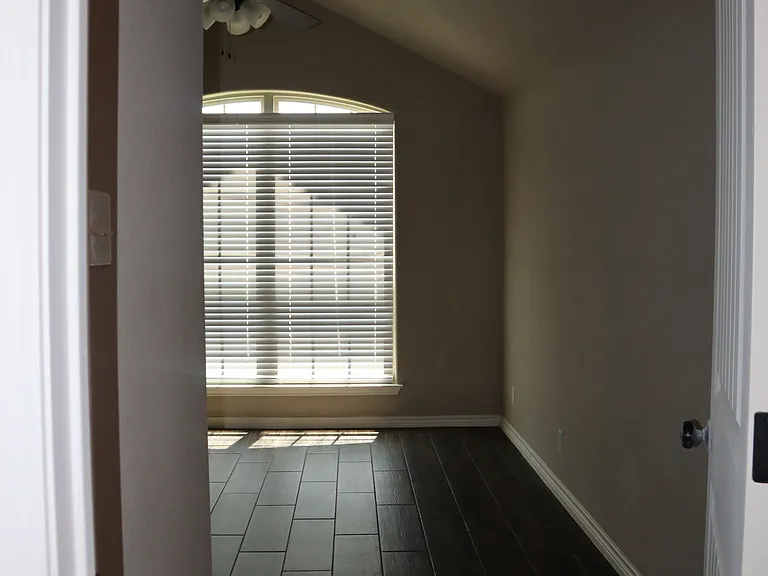 5207 Colina Dr — Photo 24