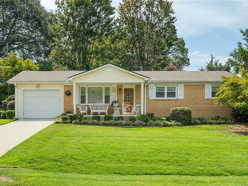 1st image of 9 Ogden Dr