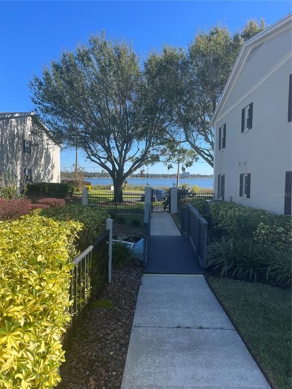 689 Lake Howard Dr NW APT 1E, Winter Haven, FL - View 3