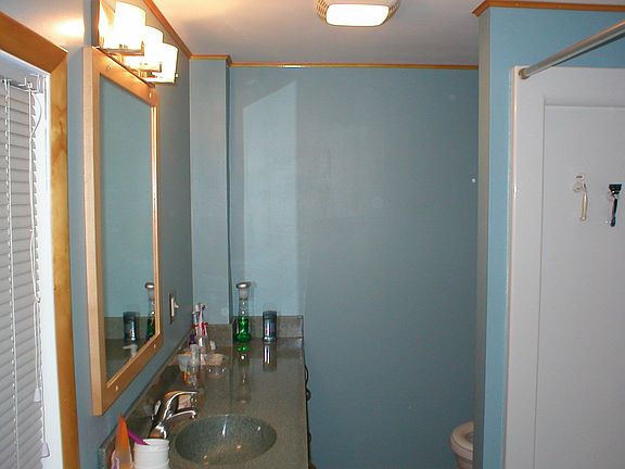 3rd image of 6522 Lake Ave