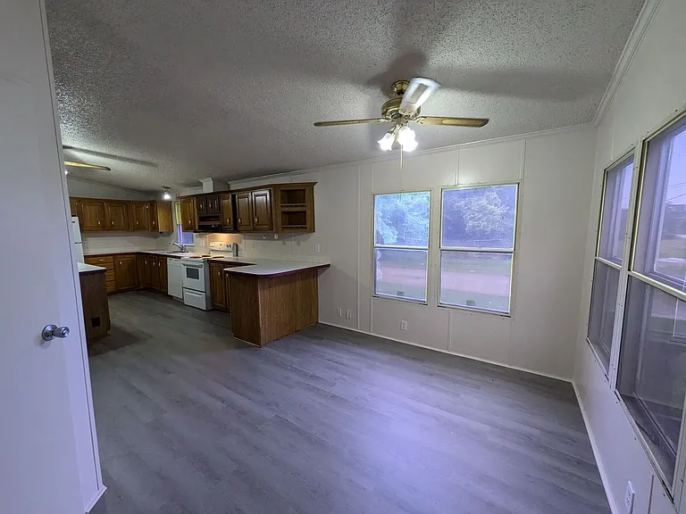 115 Peach St. — Photo 6