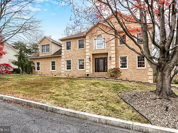 4th image of 2068 Doral Dr