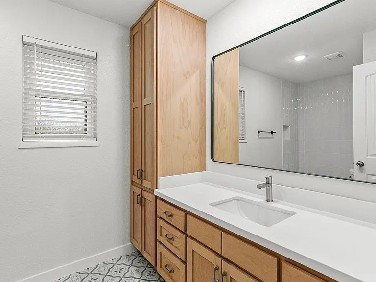 201 San Saba St — Photo 17