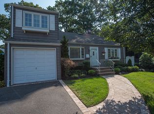 1535 Walnut Ave, Merrick, NY 11566