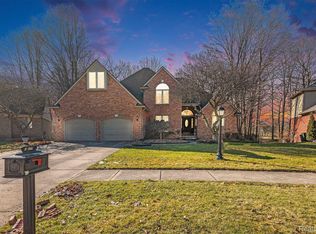 38277 River Park Dr, Sterling Heights, MI 48313