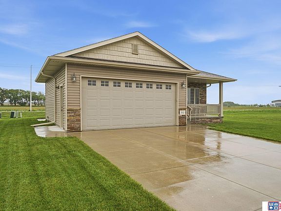 2nd image of 302 Knotty Pine Ln
