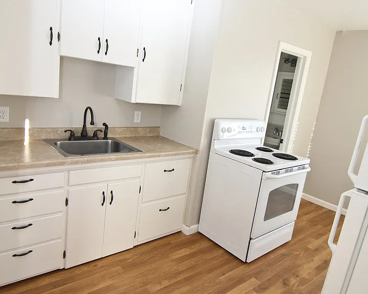 534 E Front St — Photo 7