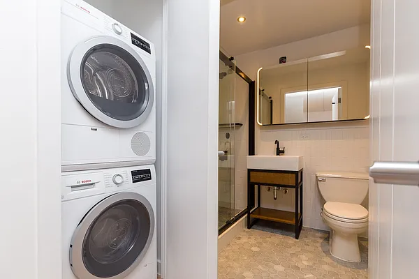 Rented by Nooklyn NYC LLC | media 18