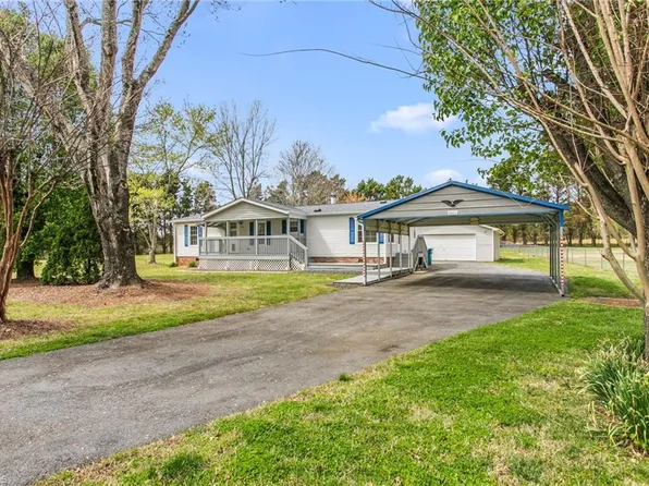 4411 Saddlebranch Dr, Gibsonville, NC 27249