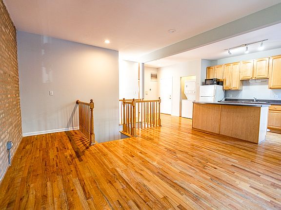 4th image of 1364-66 N Hoyne Ave #2111-2
