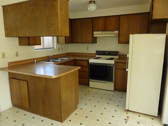 2nd image of 2090 NE Fairview Ave APT 4