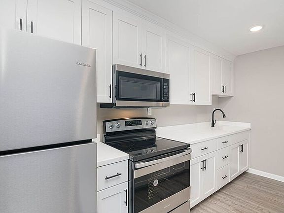 3rd image of 9635 Salem St #4