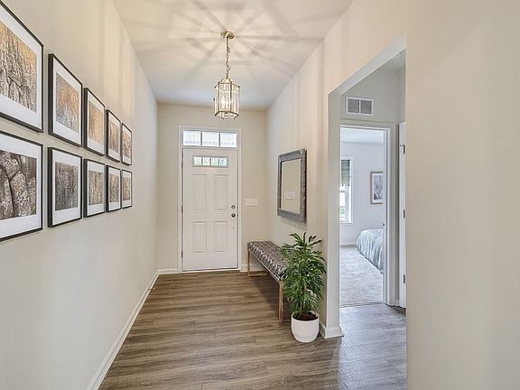 Ashland - Entrance Foyer - Virtually Staged