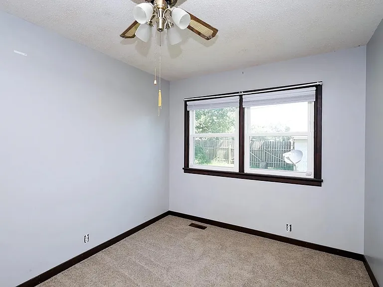 1420 E Cottonwood Ln — Photo 10