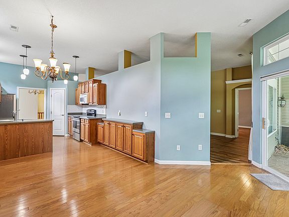 3rd image of 876 Flint Rdg