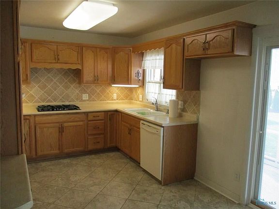 5th image of 1465 Oakdale Dr