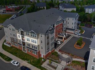 700 Mount Airy Ter #301, Leesburg, VA 20176