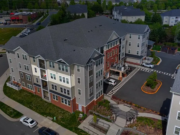 700 Mount Airy Ter #301, Leesburg, VA 20176