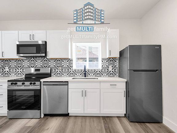 5th image of 1006 E Pasadena Ave #B