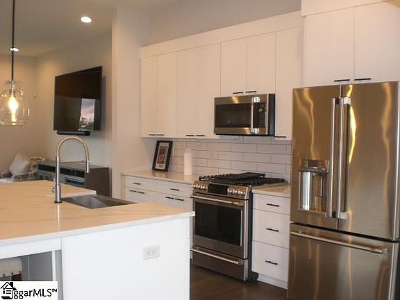 4th image of 121 W Stone Ave #14