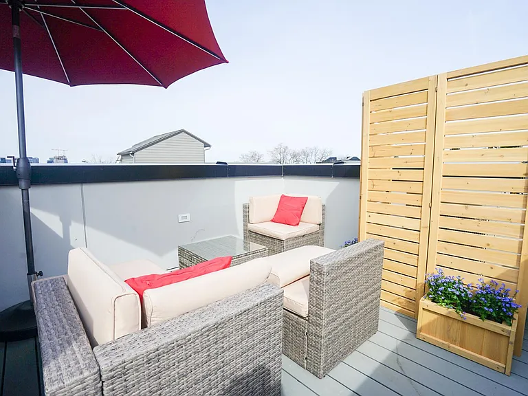 1427 E Howell St — Photo 18
