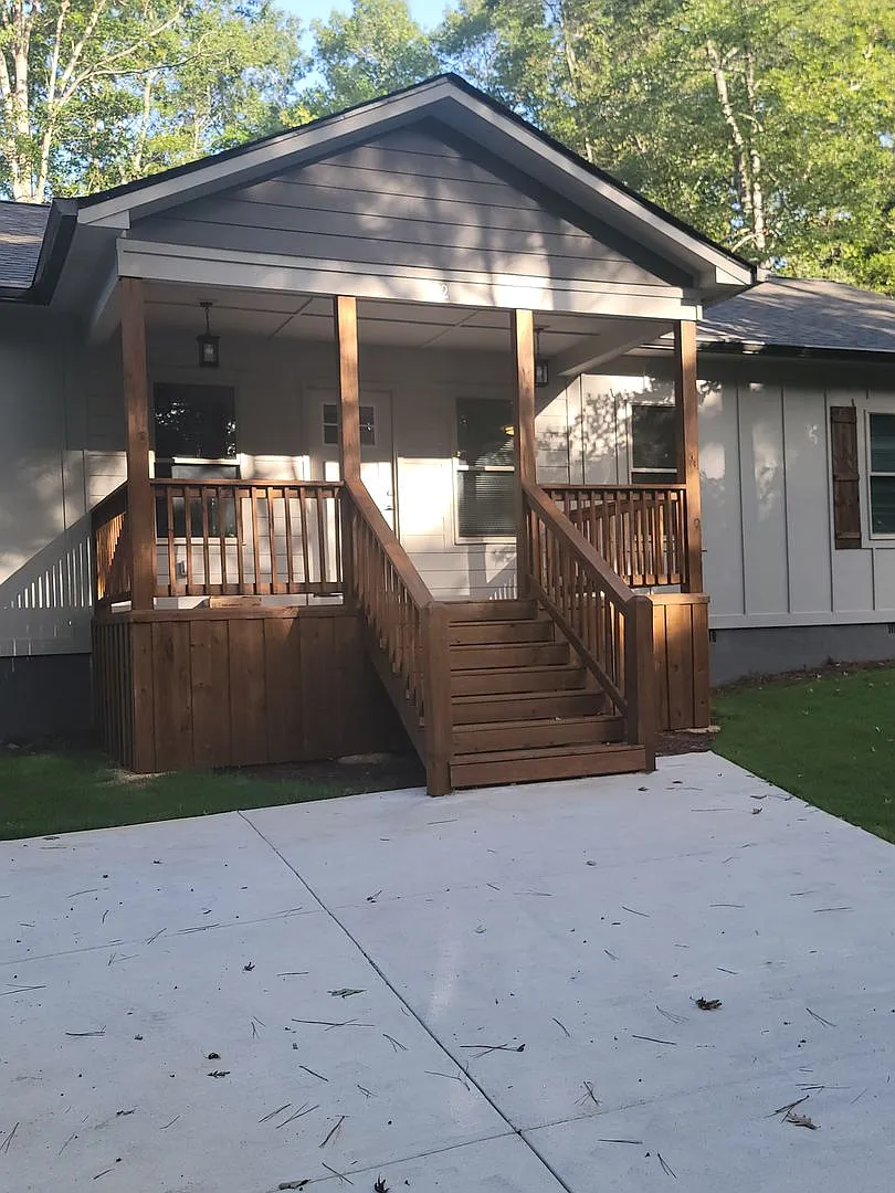 Spacious 4-Bedroom Home in Locust Grove — Photo 2