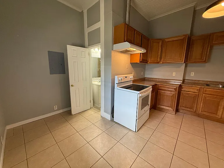 1006 W Chase St #C — Photo 5