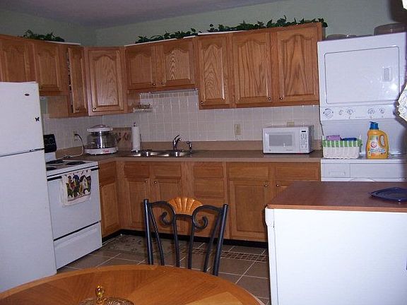 4th image of 1054 Barbados Ave