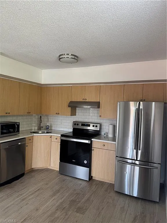 1 bed, 1.0 bath, 645 sqft, $1,600 — Photo 1