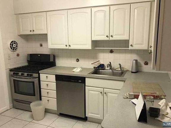 5th image of 275 Hoym St APT 3A