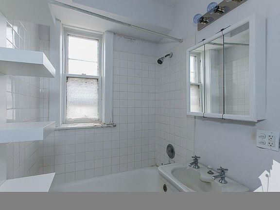5th image of 3625 N Marshfield Ave #1C