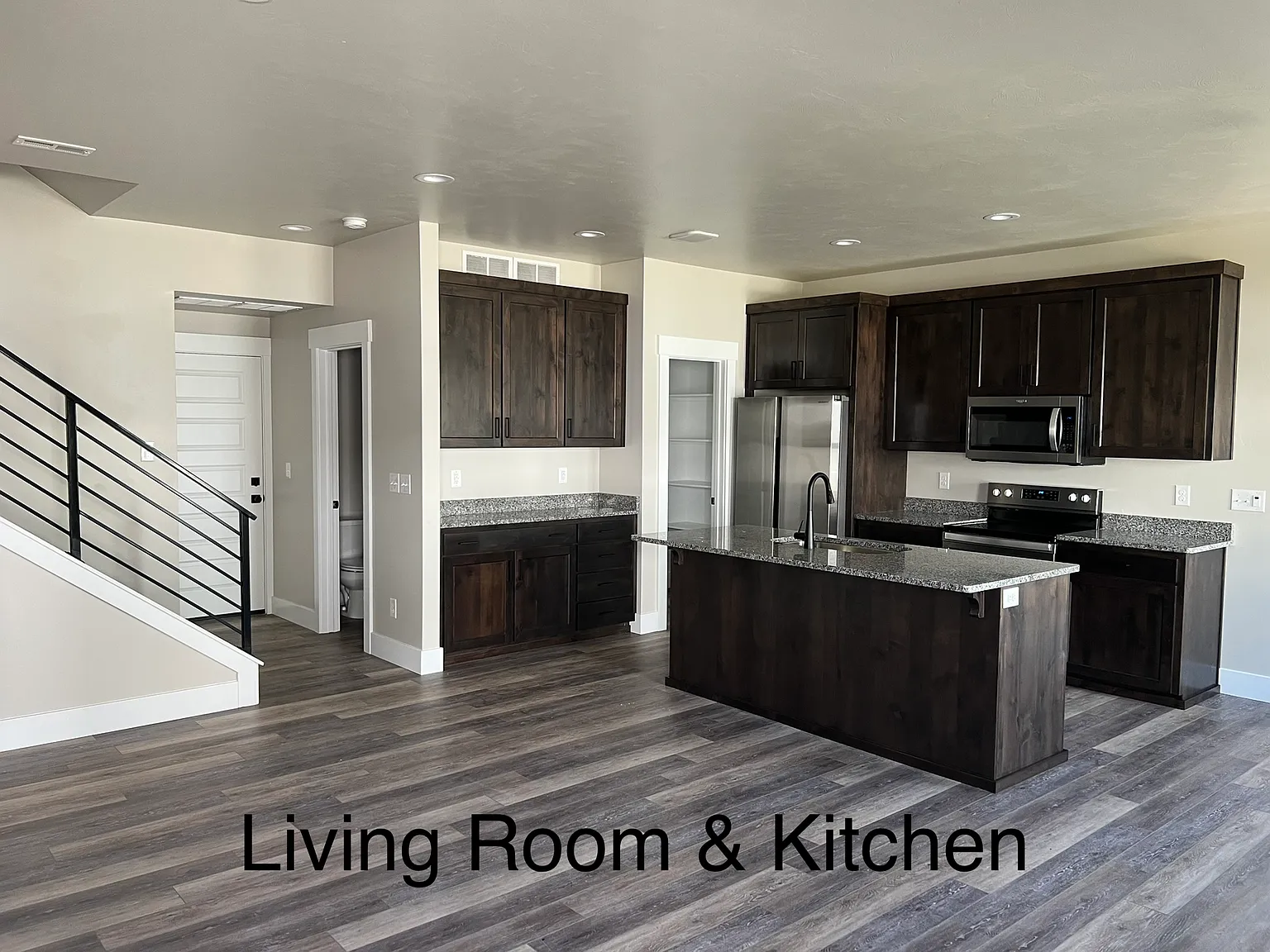 4 bed, 2.5 bath, 1857 sqft, $2,000 — Photo 4