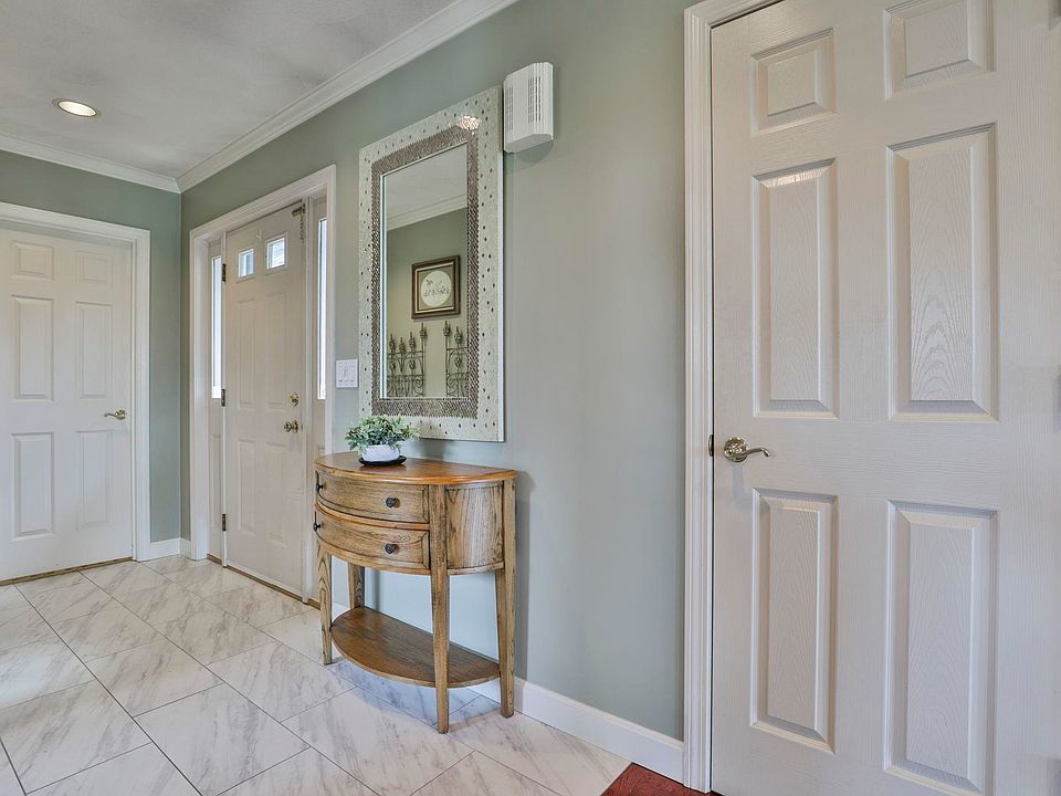 95 Hawthorne Village Road, Nashua, NH 03062 | Zillow