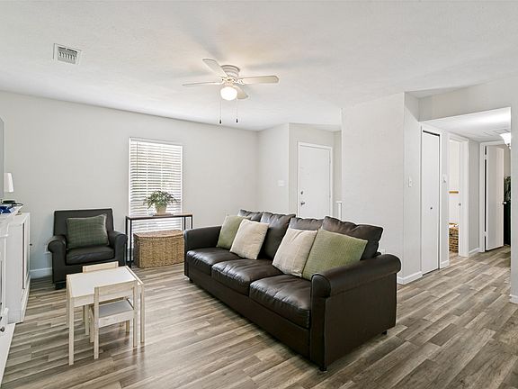 5th image of 7012 Greenview Cir S