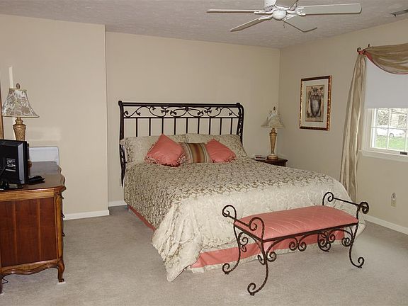 4th image of 3754 E Cameron Ave