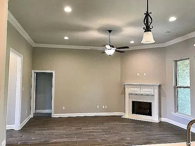 720 Lakehaven Dr — Photo 3