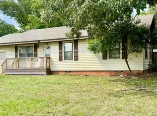 304 1st St, Palestine, TX 75803