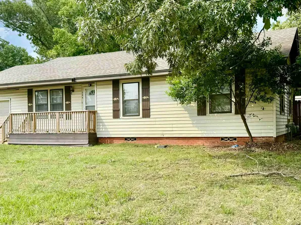 304 1st St, Palestine, TX 75803