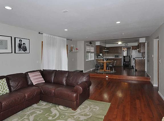 4th image of 1510 Russell Ct