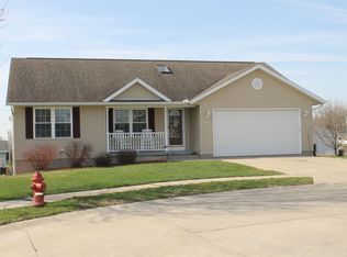 400 Lee Ct, De Witt, IA 52742