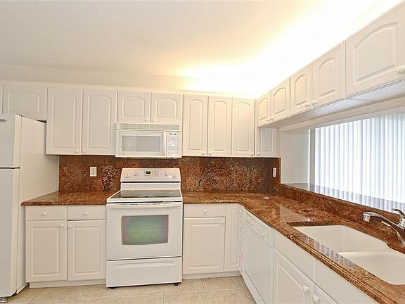4th image of 1208 Commonwealth Cir #J-201
