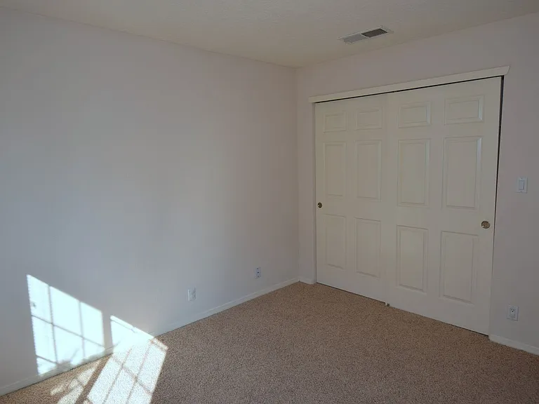 8615 Brighton Dr NE — Photo 13