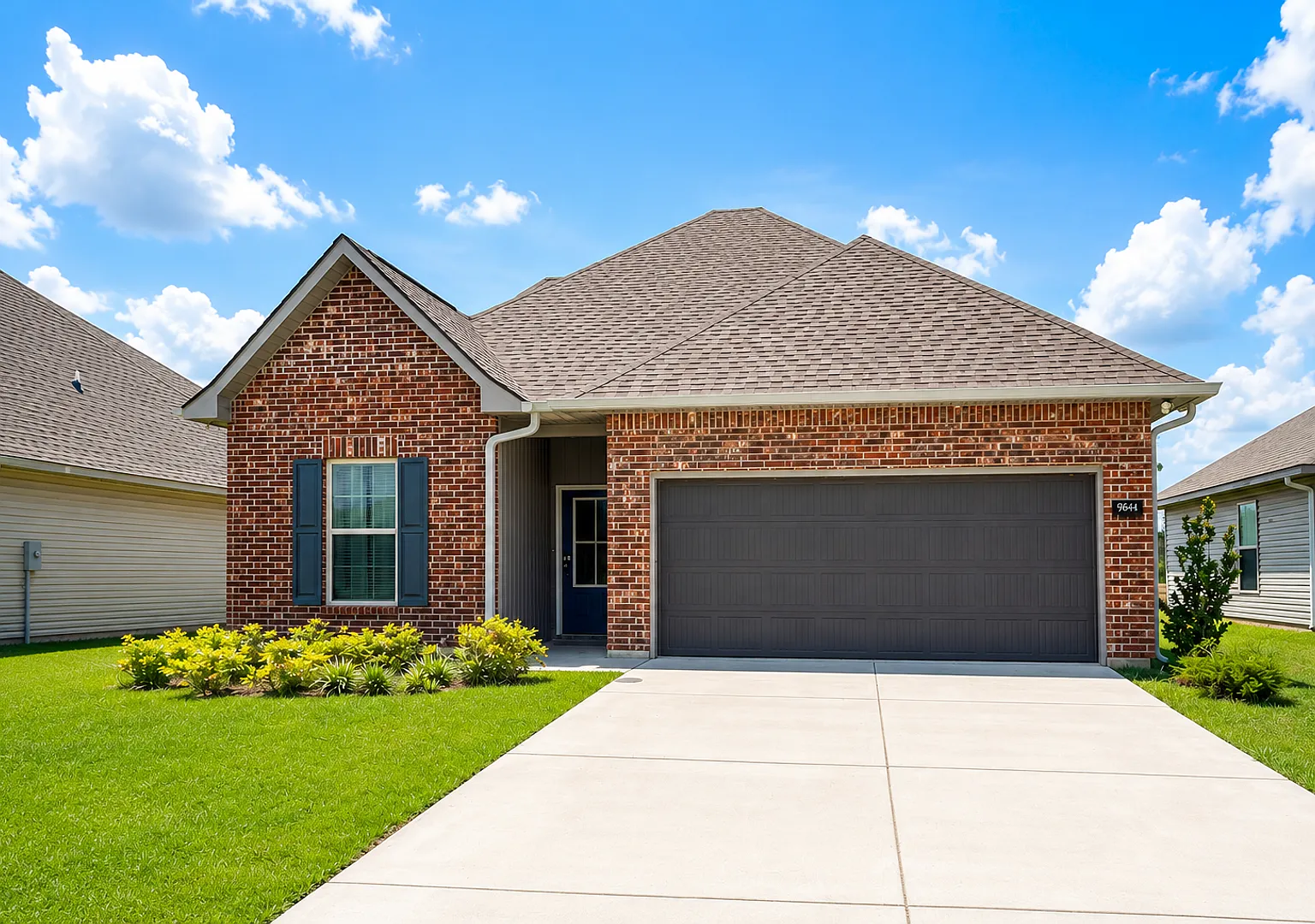 Charming 3BR/3BA Home with Garage & Fenced Yard in Denham Springs — Photo 1