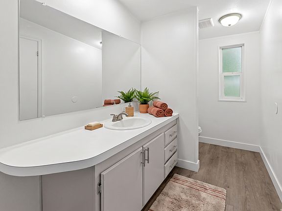 5th image of 125 Barrington Way