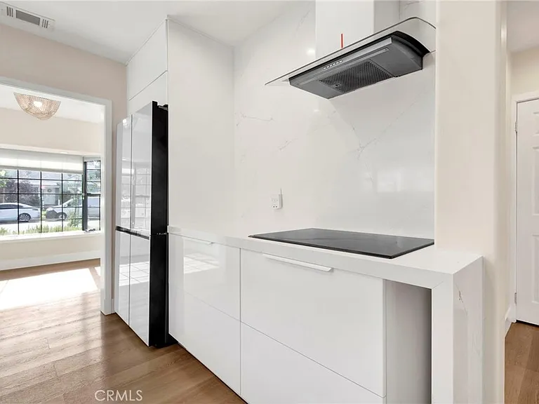 1432 N Catalina St — Photo 8