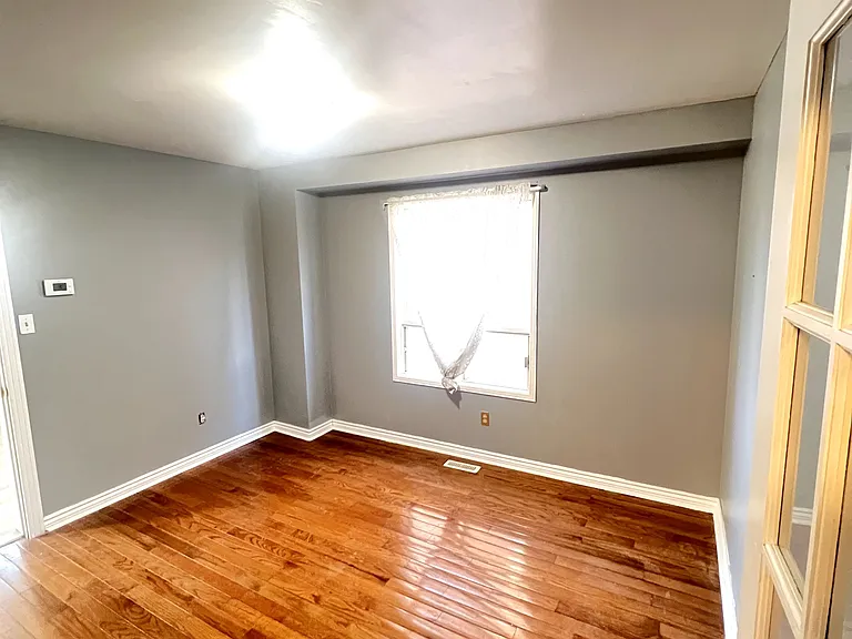 42 Toba Cres — Photo 10