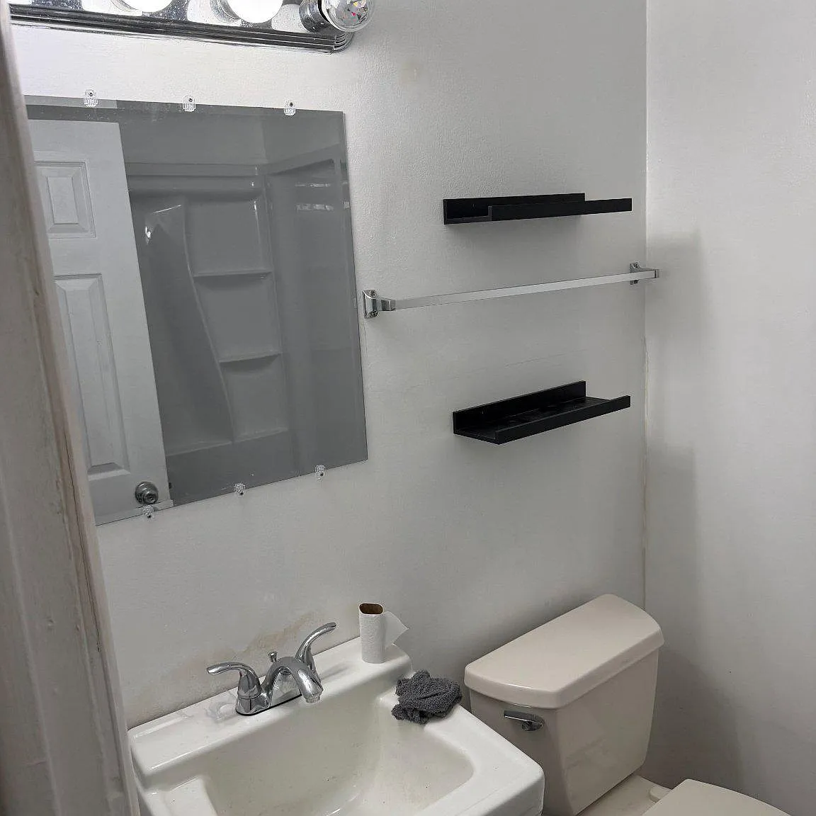 2 bed, 1.0 bath, $1,150 — Photo 3
