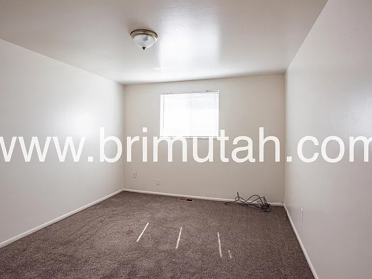 410 E Welby Ave — Photo 9